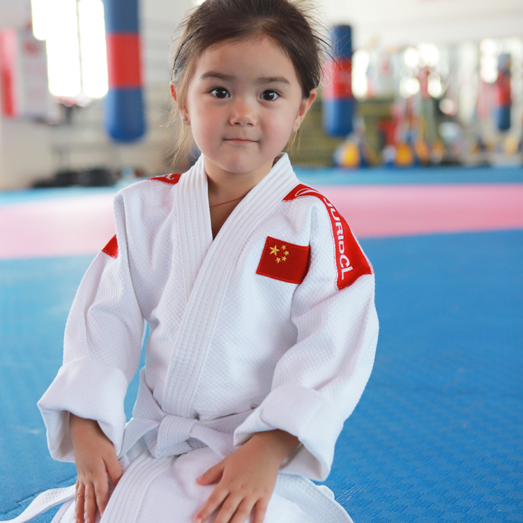 初学者柔道服带国旗